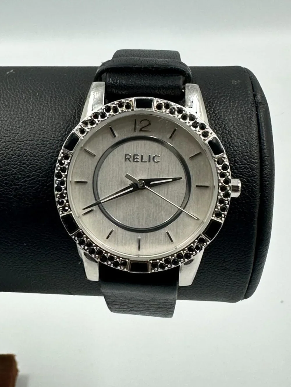 Relic Watch Women Silver Tone Black Crystal Bezel Leather Band New Battery 9